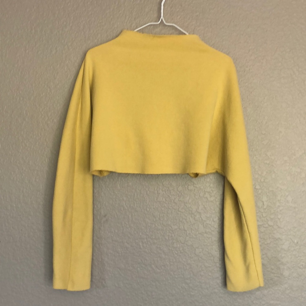 URBAN OUTFITTERS YELLOW LONG SLEEVE CROP TOP